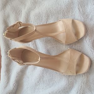 Kelly and Katie heels size 8